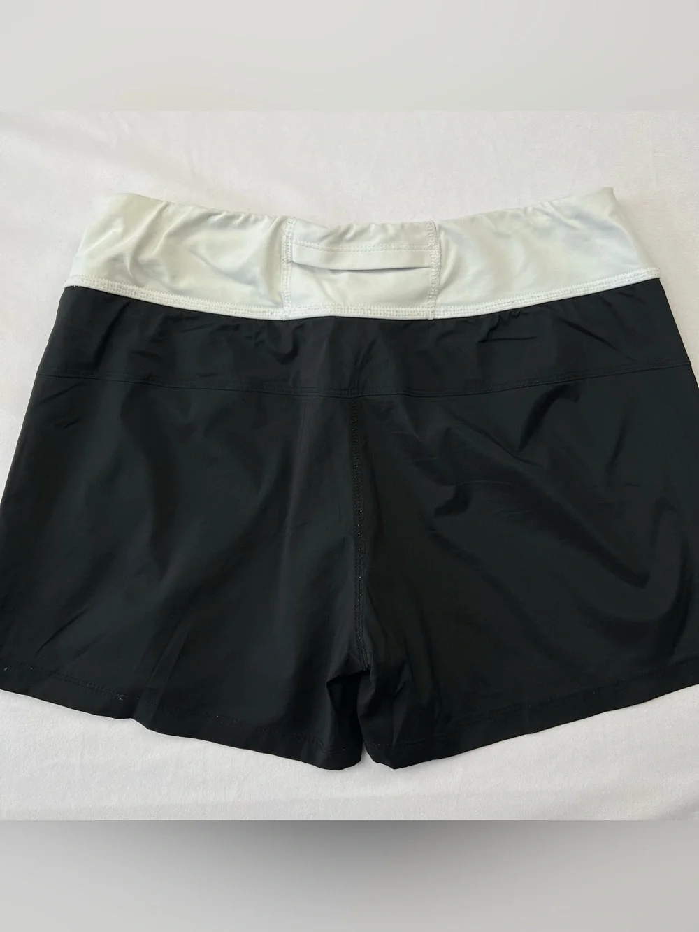 Athleta Women’s Black White Waistband Athletic Running Shorts Size S Zip Pocket